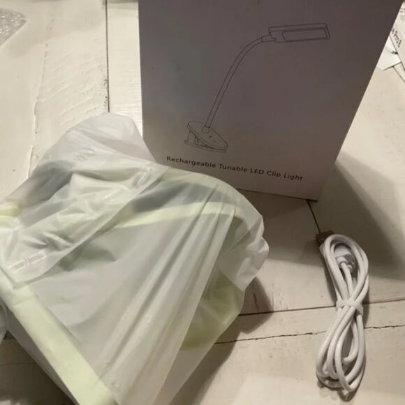 NEW Clip Reading Light Amber Light Bed Computer Reading Rechargeable 5 Colors - Picture 7 of 9